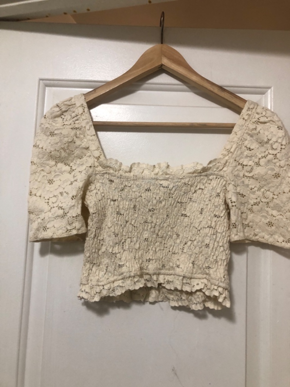 Zara cream-colored floral lace crop top featuring a square neckline Size XS - Picture 6 of 7